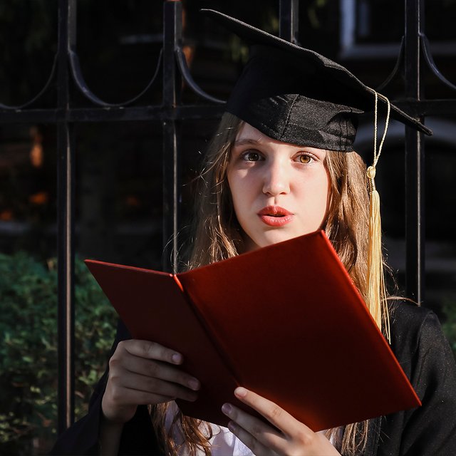 Школьный аттестат с отличием: зачем он нужен и почему одних пятерок для его получения недостаточно