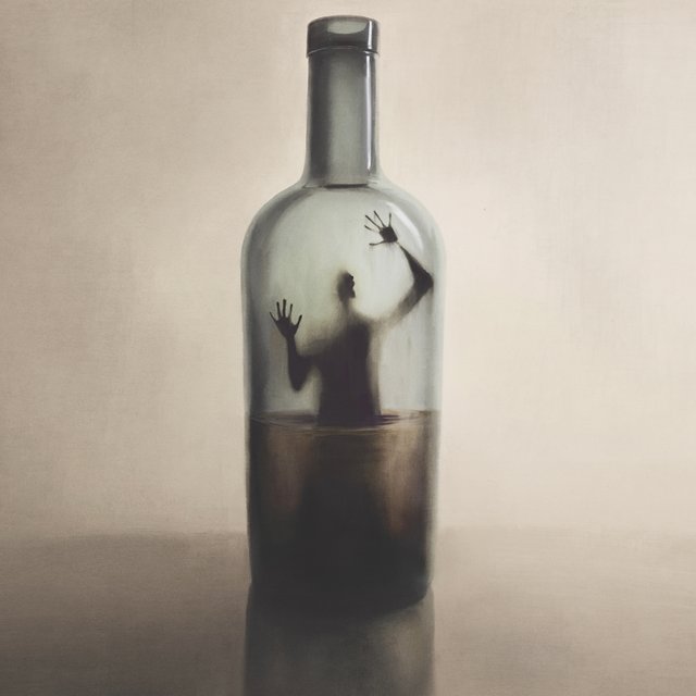 «Либо отрубаем тебе палец, либо сдаем в детдом»: монолог о детстве с мамой, страдавшей алкоголизмом