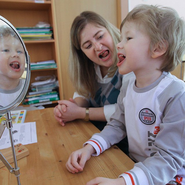 Ребёнок не выговаривает звук «р»: что делать? И ещё 10 вопросов логопеду