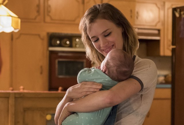 10 фильмов и 4 сериала для будущих мам и пап: классика и новинки последних лет