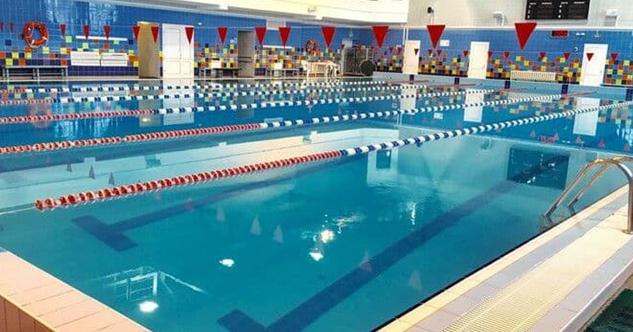 Пятилетний ребенок попал в реанимацию после тренировки в бассейне | Мел