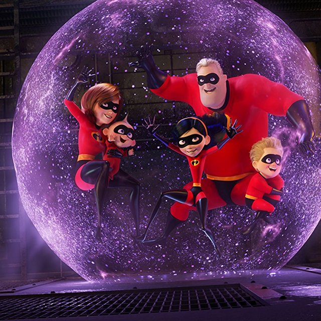 Папа дома с детьми, мама – спасать мир. Как в «Суперсемейке» рассказывают о новых ролях в семье