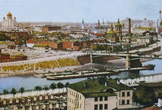 А вы сами давно в Москве живёте? Коренной? Сложный тест на знание столицы