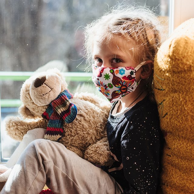 «Температура сбивается с трудом». Как дети болеют этой зимой и можно ли защитить их от инфекций