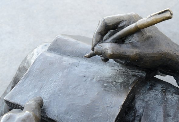 Лайфхаки как сдать ЕГЭ по русскому на максимум от репетитора русского языка. Фото: Dunescg / Shutterstock / Fotodom