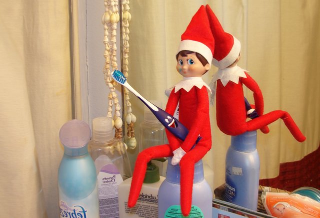 Эта семья придумала нового эльфа на Рождество и заработала миллионы. О его репутации спорят до сих пор