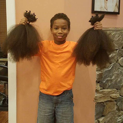 8-летний мальчик два года отращивал волосы, чтобы сделать парики для раковых больных