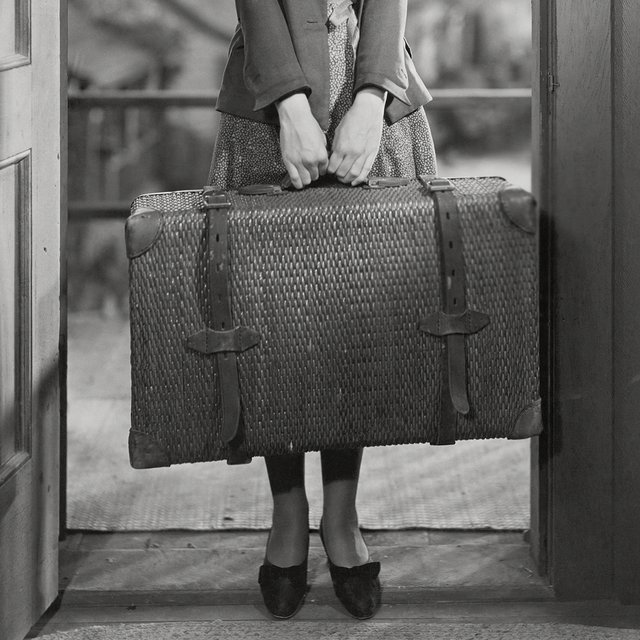 Как переехать от родителей, если они умоляют остаться или угрожают?