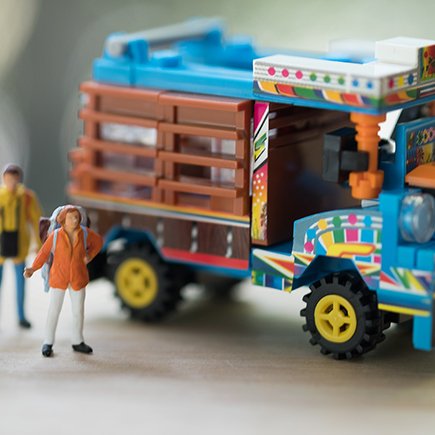 «Общение с дальнобойщиками, которые видели всю Россию, бесценно»: зачем подростки ездят автостопом