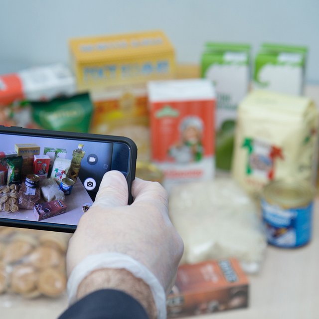 Малоимущая семья не получает продуктовые наборы — законно ли это?