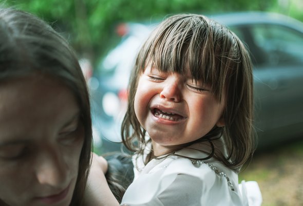 маленький, расстроенный, год, молодой, кавказский, недовольный, ребенок, мама, грусть, милый, истерика, красивый, держит, мать, волосы, малыш, слеза, дети, грустный, стресс, выражение, эмоциональный, один, драматичный, истерика, плач, настоящий, девочка, портрет, люди, комфорт, на улице, 1, крупный план, лицо, несчастный, эмоция, крупный план, снаружи, подлинный, ребенок, дочь, очаровательный, ребенок, маленький;