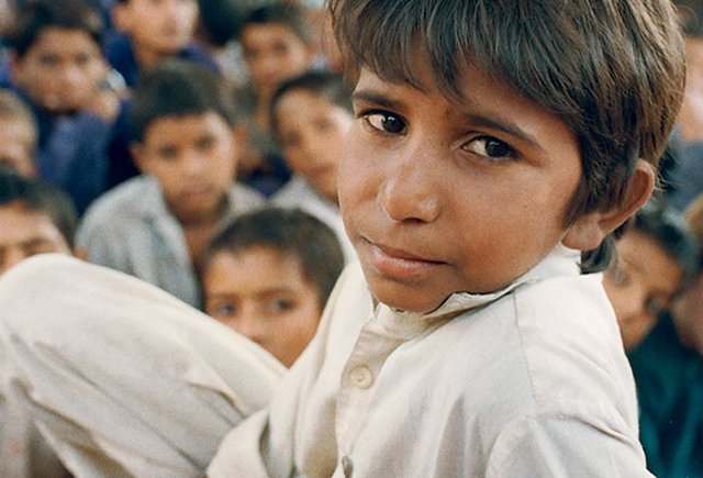 «Меня отдали в рабство в 4 года»: история мальчика, которого отец в 1986 году заложил за 12 долларов