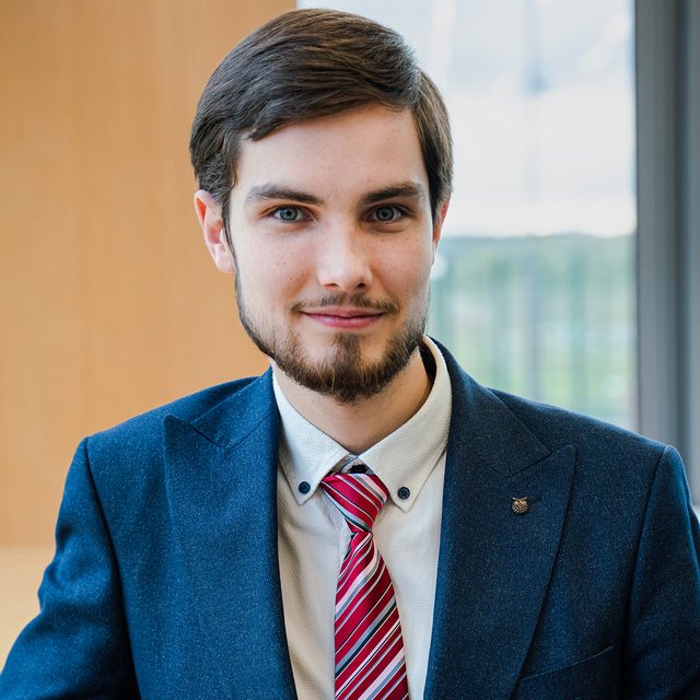 «Какой престиж профессии, если родитель может тебя растоптать?» Учитель математики — честно о своей работе