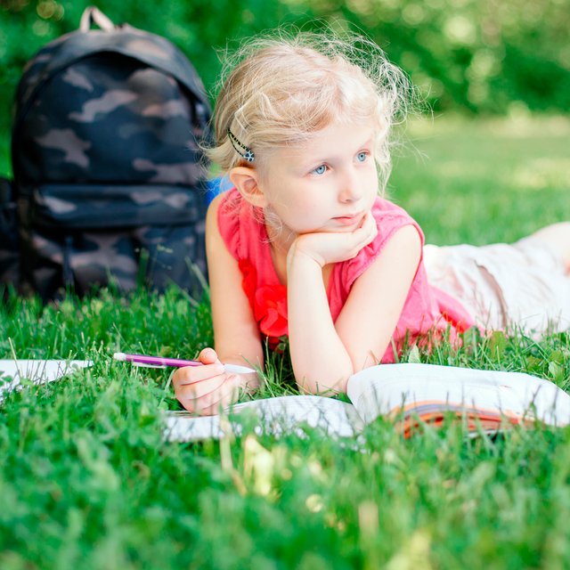 Как и чем заниматься с ребёнком в августе, чтобы к сентябрю он был готов вернуться в школу