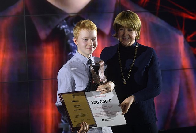 «Наука для меня — это отдых». Как 17-летний Степан получил приз за лучший научный видеоканал