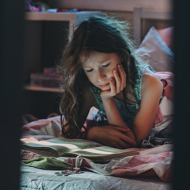 «Книга не должна учить ничему, кроме одного: думать самому»: писательница Ольга Громова — о детской литературе