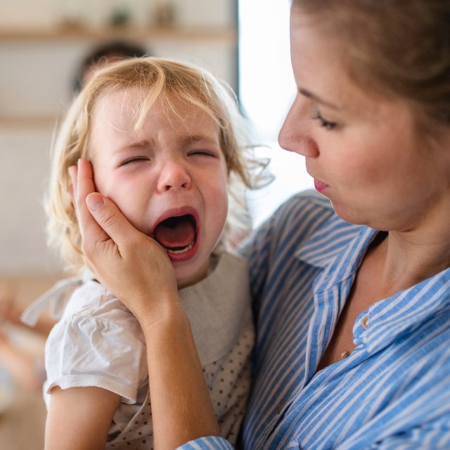 «Успокойся! Хватит меня позорить!». Детские истерики: почему они возникают и как с ними справиться