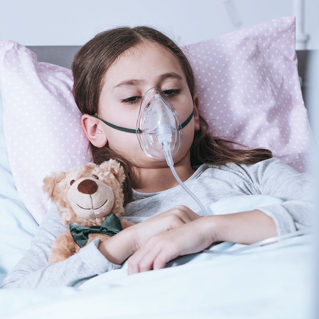 После появления омикрона в больницы попадает всё больше детей с ковидом. Что происходит?