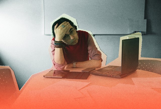 Директор отзывает учителей из отпуска для работы на пересдаче ЕГЭ. Разве это законно?