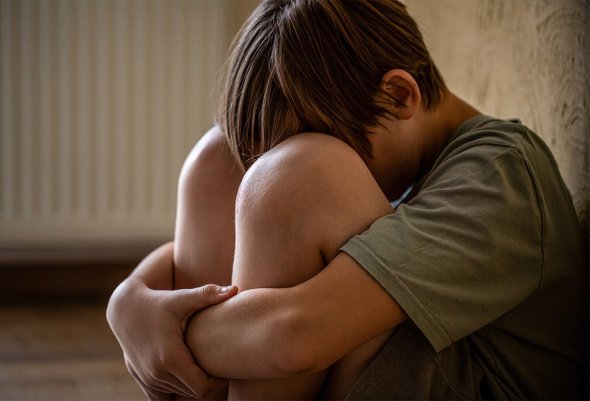 Как вести себя родителям, если ребенок причиняет себе вред