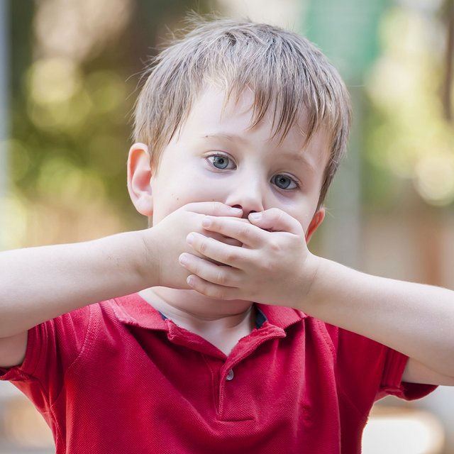 Ребёнок часто икает: почему это происходит и что с этим делать