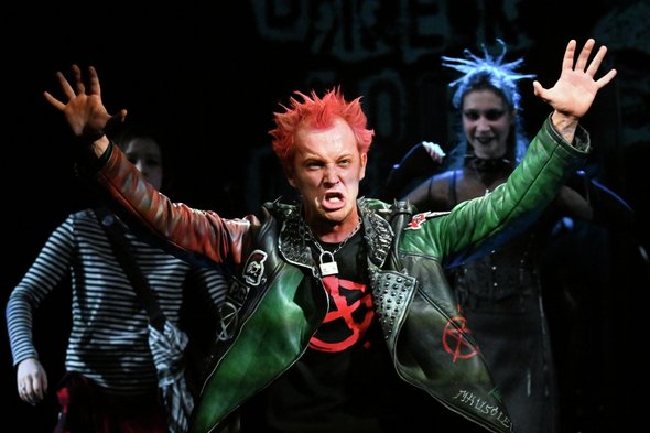 Сцена из спектакля-рок-концерта «2007» в Театре им. В. Маяковского в Москве. © Владимир Федоренко / РИА Новости