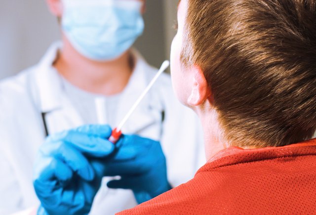 Экспресс-тесты на ковид в садах и школах: как это работает и можно ли отказаться