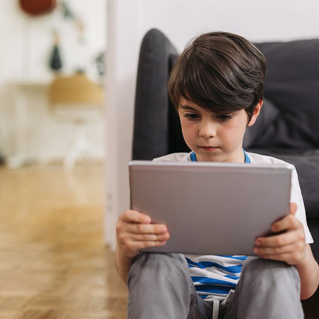 11 видео на YouTube, которые зомбируют детей: от грузовичка Лёвы до распаковки