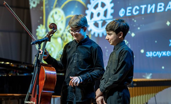 «Январские вечера» — уютный фестиваль театра, музыки и живописи