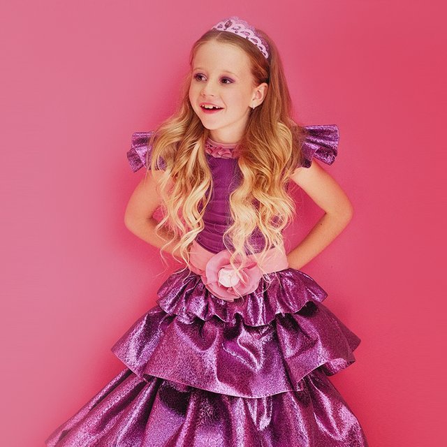 Кто такая Настя Радзинская: ей 7 лет и она зарабатывает $28 миллионов в год на YouTube