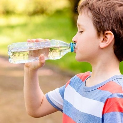 Сколько воды дети должны пить в жаркий день