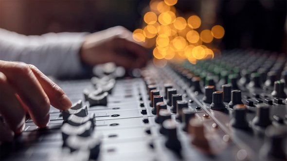 Пульт, диджей, крутилки, слайдеры