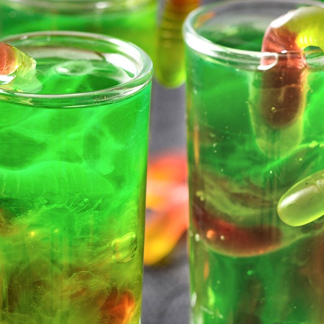 Рецепт съедобного слайма: простой десерт на Хеллоуин, который очень понравится детям