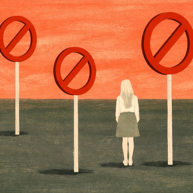 Живу в верующей семье. Мне не разрешают пользоваться телефоном и не отпускают учиться в другой город. Что делать?