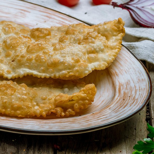 Чебуреки без теста за полчаса: рецепт от бывшего повара детского сада