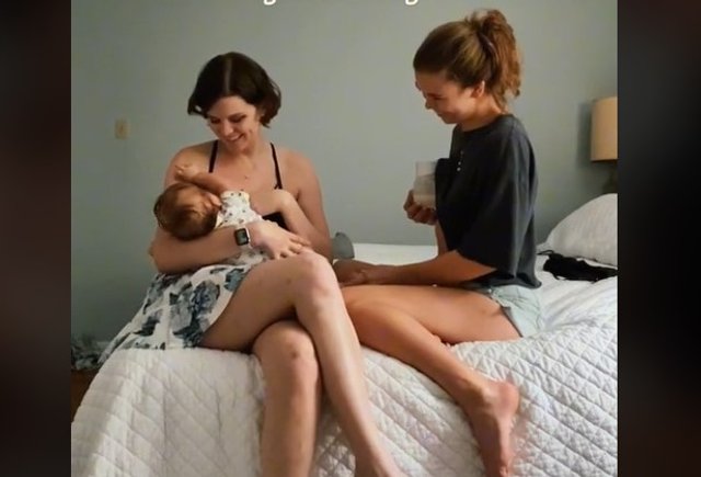 Мама кормит сына грудью порно пошлая молодая блондинка в сумасшедшем праздничном сексе