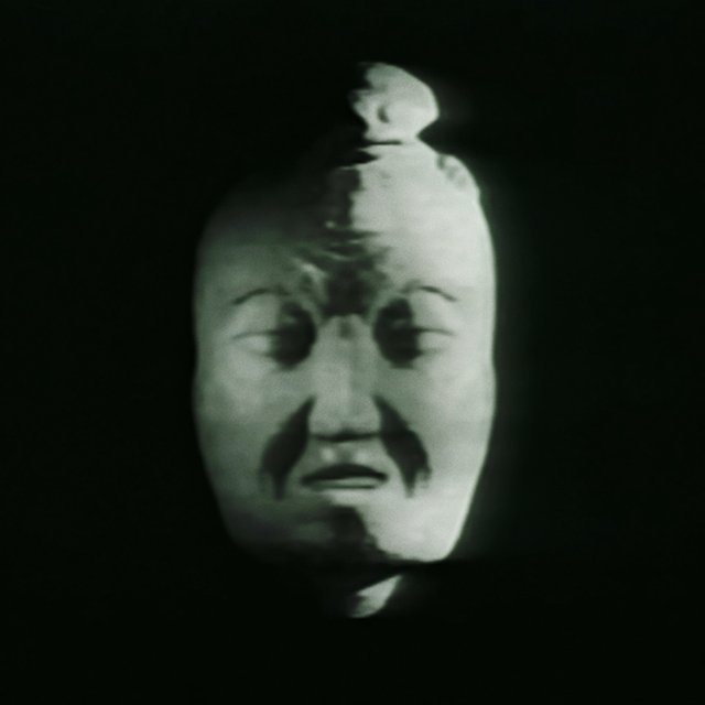 Темнота, СПИД, туалет и лысые люди. Взрослые вспоминают, чего они боялись в детстве