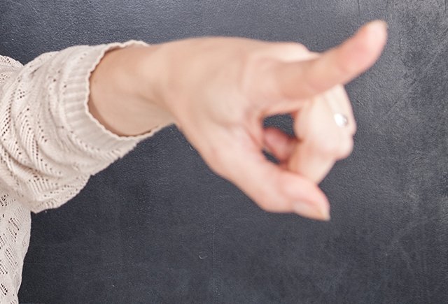 Директор просит меня перевести ребёнка в другую школу. Законно ли это?