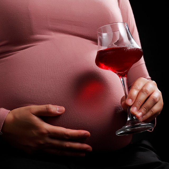 Можно ли беременным алкоголь, а также безалкогольное вино или пиво