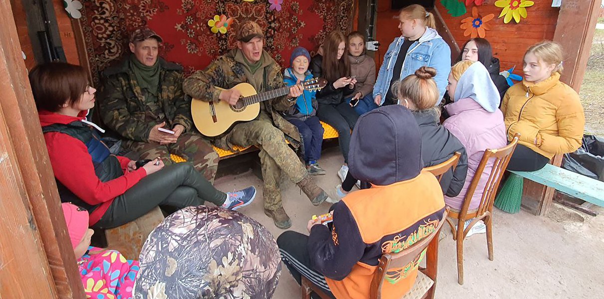 «А потом я повесила на остановке ковёр». Как уехать из города в село, попробовать что-то изменить и не пожалеть