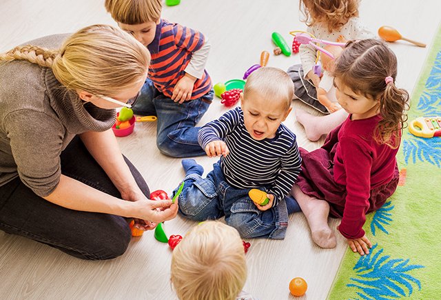 Что делать, если ребёнку не нравится воспитатель?