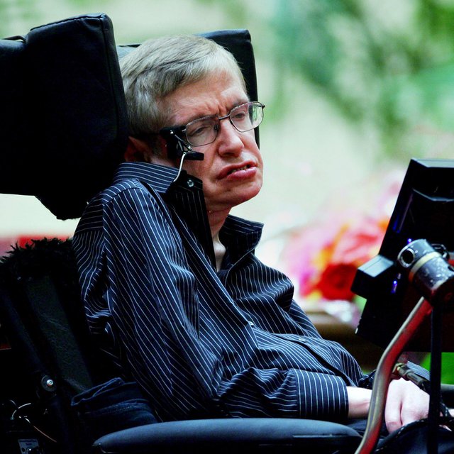 11 фактов о жизни учёного Стивена Хокинга. Отвратительный почерк, нелюбовь к физике и уничтоженные книги