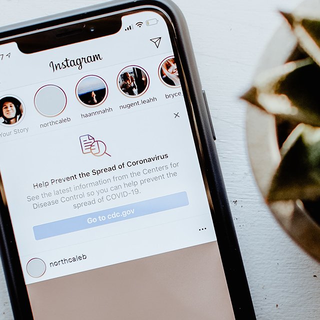 «Мамы, мне тут прислали!» Как соцсети и поисковики борются с фейками о коронавирусе