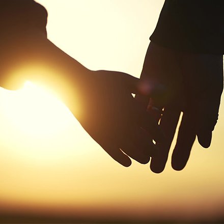 Может ли отчим стать законным представителем ребенка, если биологический отец не лишен прав?