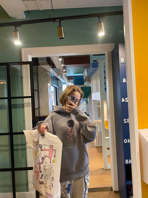 «Оценки ребенка — это его дела, за них нельзя ругать». Подростки — о том, как их надо воспитывать