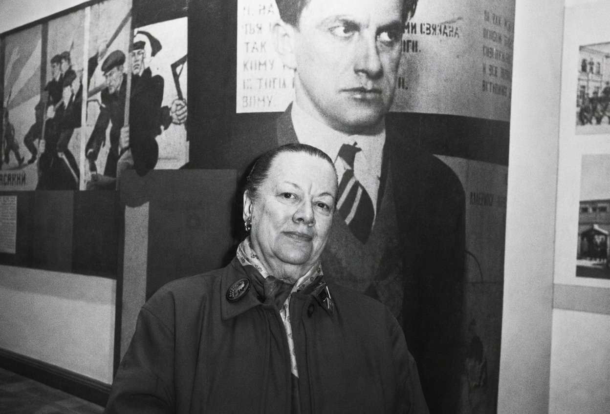 Елена Владимировна Маяковская Хе́лен Патри́сия То́мпсон памятник