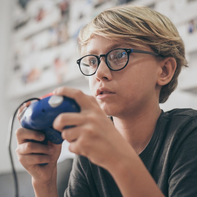 Подросток остается один дома на выходные: не будет ли проблем с органами опеки