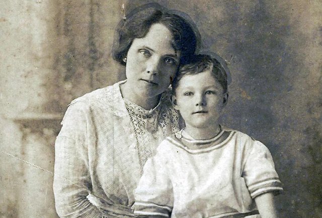 Они так и не узнали, что воспитывали чужого ребёнка. Дело пропавшего мальчика раскрыли через 100 лет