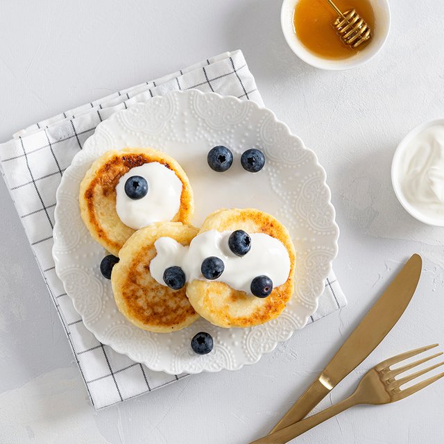 3 рецепта идеальных сырников: с манкой, без яйца и с секретным ингредиентом