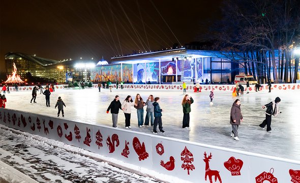 Каток у Дворца пионеров на Воробьевых горах